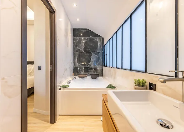شقة Bliss Triplex - Hyper Centre - Sauna - Bbq - Jacuzzi - Lracannes كان